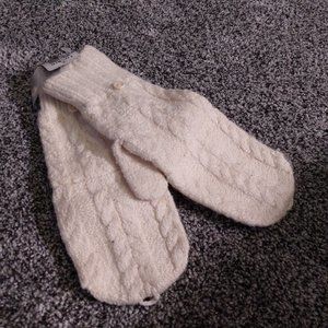 Torrid cable knit gloves